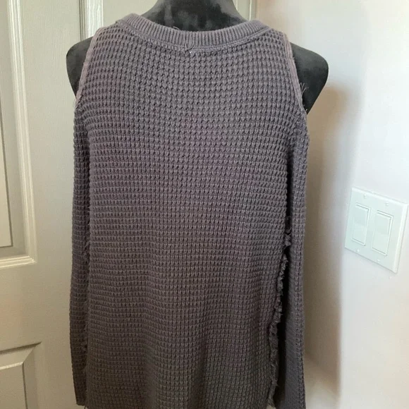 Free People XS Moonshine thermal vee neck cold shoulder sweater in charcoal - Picture 4 of 7
